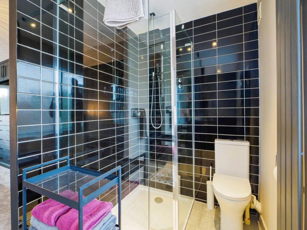 Ensuite (2)