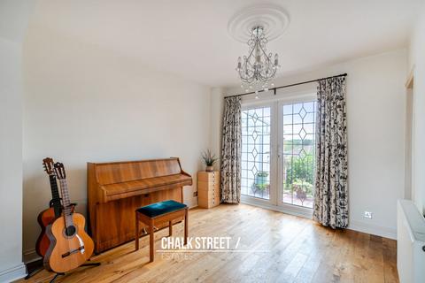 3 bedroom semi-detached house for sale, Highview Gardens, Upminster, RM14