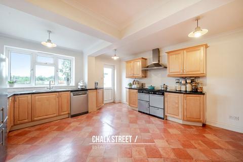 3 bedroom semi-detached house for sale, Highview Gardens, Upminster, RM14