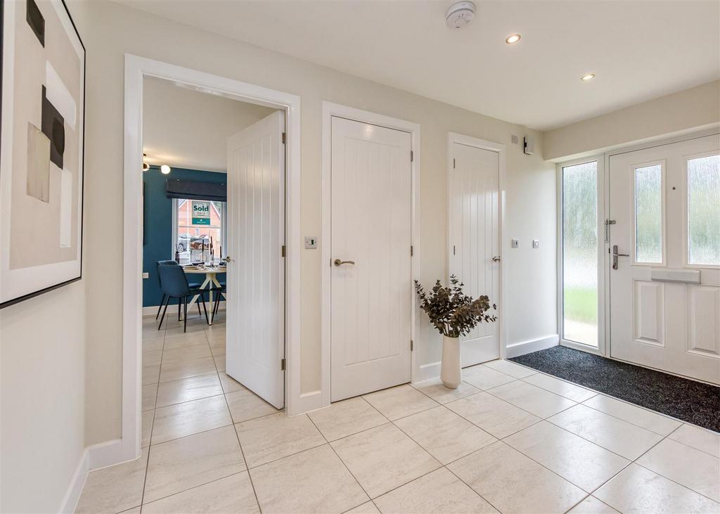 28 Cobham Close-11.jpg