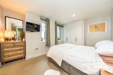 2 bedroom flat for sale, Moulding Lane, London SE14