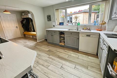 4 bedroom detached house for sale, Kinver Road, Winshill, Burton-on-Trent, DE15