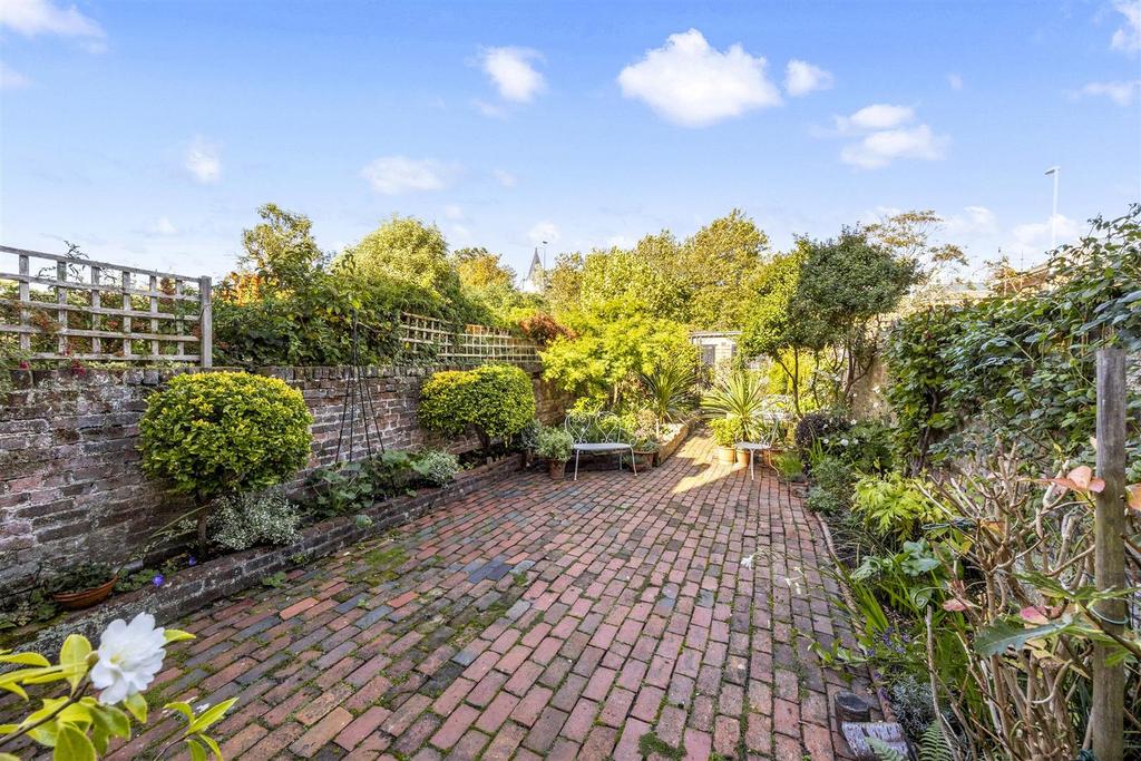 Ambrose Place, 4 4a-004.JPG