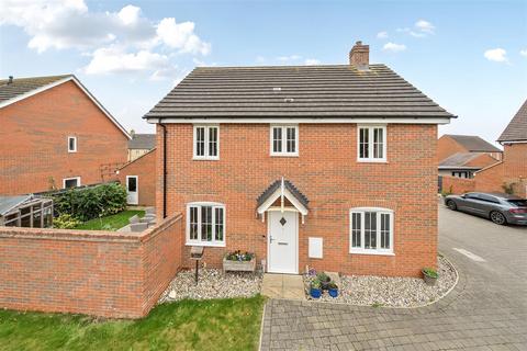 3 bedroom detached house for sale, Appledine Way, Bedford