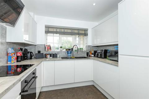2 bedroom flat for sale, Lamorna Grove, Worthing