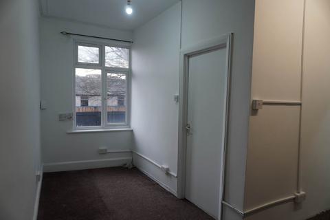 Studio to rent, Uxbridge Road, London