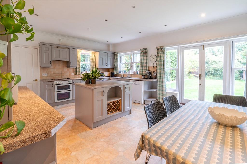 Kitchen/Dining