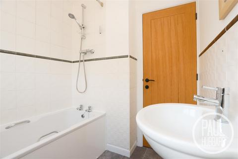 25 Abbeydale, Carlton Colville, Lowestoft, NR33 8WJ