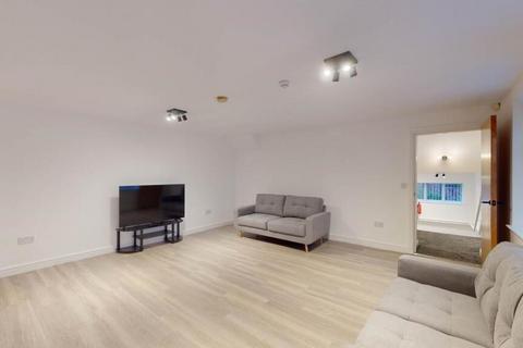 3 bedroom flat to rent, Durward Street, London E1