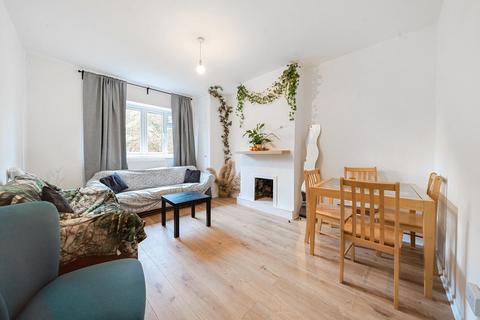 3 bedroom flat for sale, Honeywell Road, London, SW11