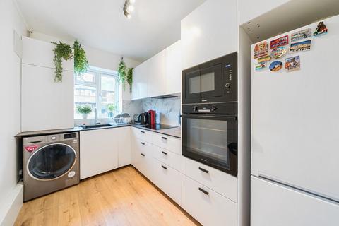 3 bedroom flat for sale, Honeywell Road, London, SW11