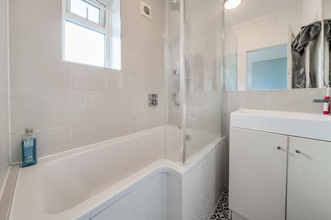 3 bedroom flat for sale, Honeywell Road, London, SW11