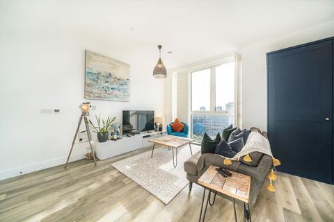 2 bedroom flat for sale, York Road, London SW11