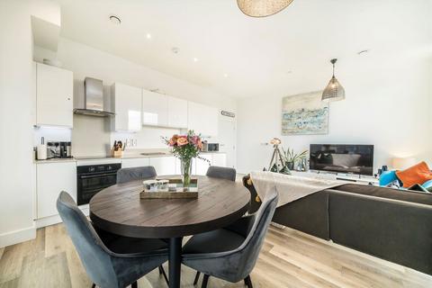 2 bedroom flat for sale, York Road, London SW11