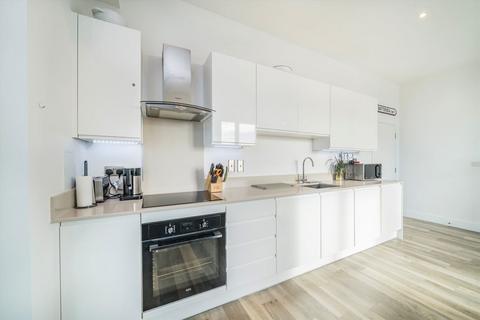 2 bedroom flat for sale, York Road, London SW11