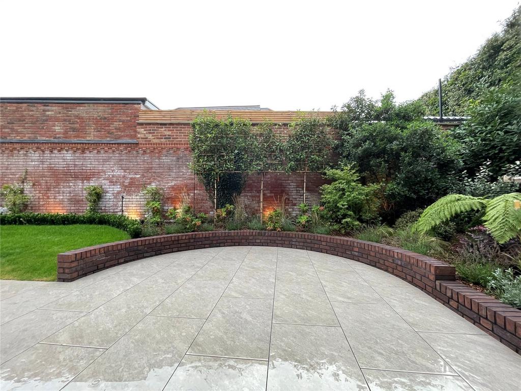 Side Terrace