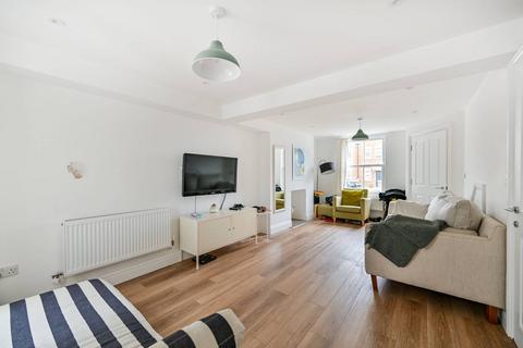 undefined, Cleveland Road, New Malden, KT3