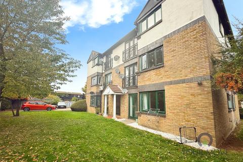 2 bedroom flat for sale - Courtauld Close, London SE28