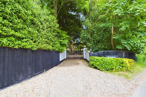undefined, Frog Street, Kelvedon Hatch, CM15
