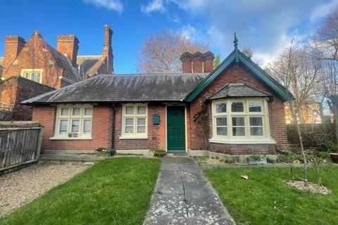 2 bedroom house to rent, King William IV Gardens, SE20