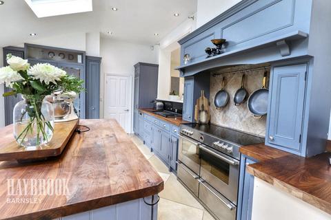 3 bedroom detached house for sale, Darton Road, Cawthorne