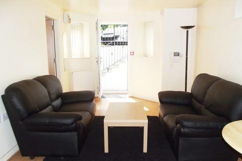 2 bedroom flat to rent, Flat ,  Birchfields Road, Manchester