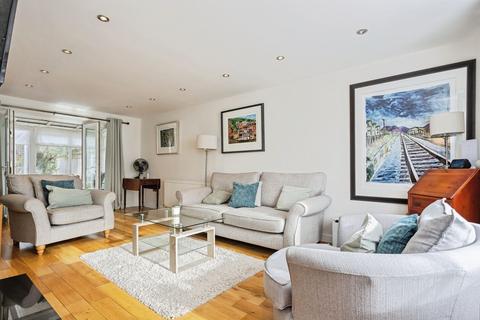 4 bedroom detached house for sale, Cavendish Court, Derbsyhire DE72