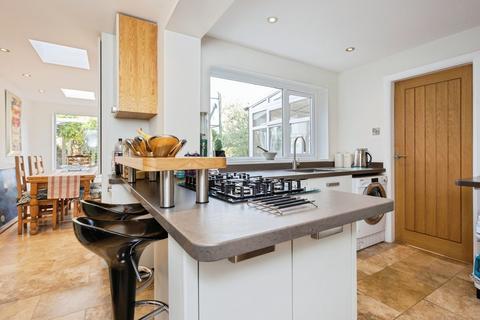 4 bedroom detached house for sale, Cavendish Court, Derbsyhire DE72