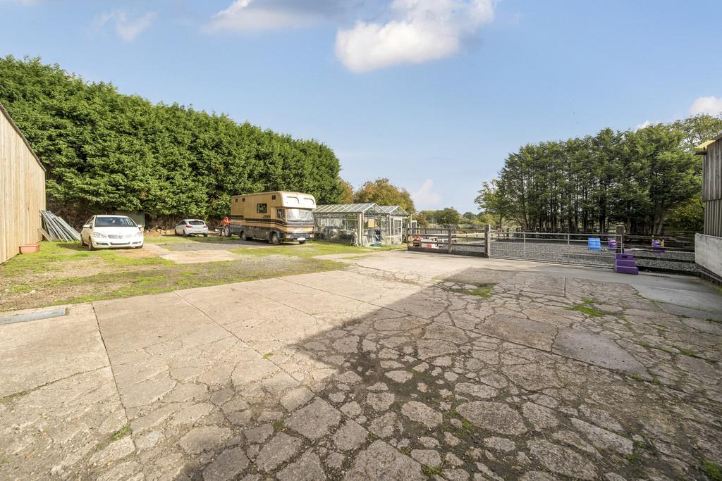 1360643-19-68dd703213842