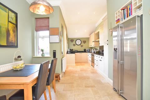 5 bedroom end of terrace house to rent, West End Avenue, Harrogate