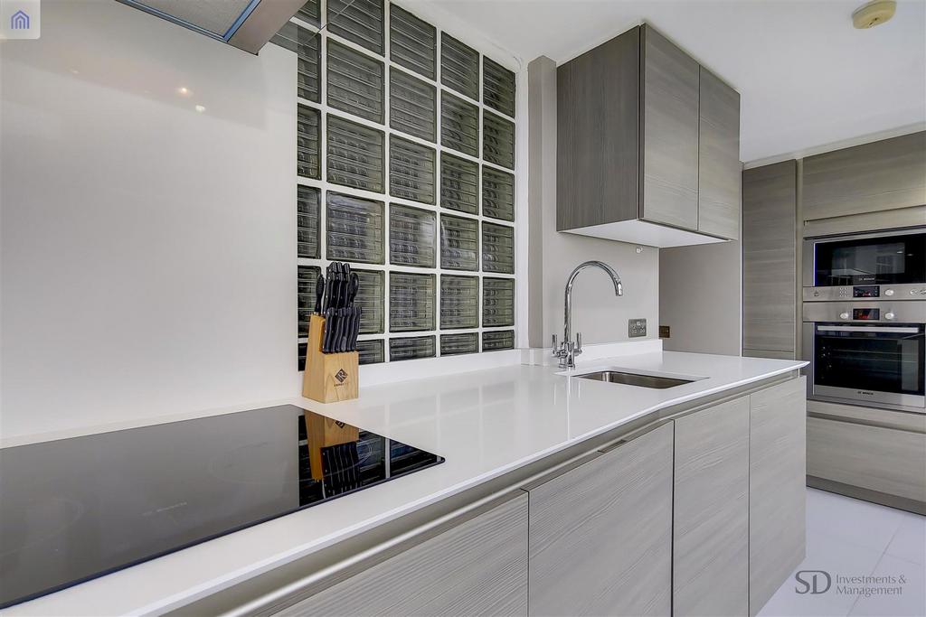 2 Kitchen-0.jpg