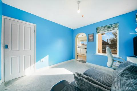 2 bedroom apartment for sale, Frederick Crescent, Enfield EN3