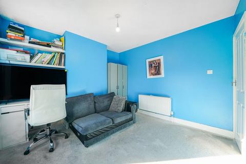 2 bedroom apartment for sale, Frederick Crescent, Enfield EN3