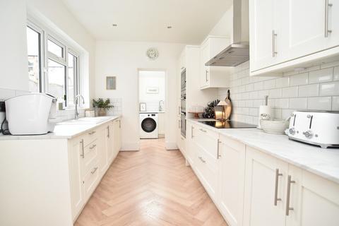 31 Hookstone Road, Harrogate, HG2 8BT