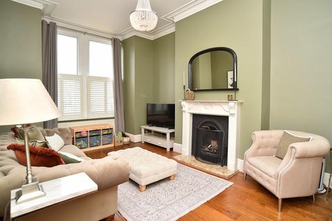 31 Hookstone Road, Harrogate, HG2 8BT