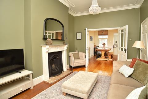 31 Hookstone Road, Harrogate, HG2 8BT