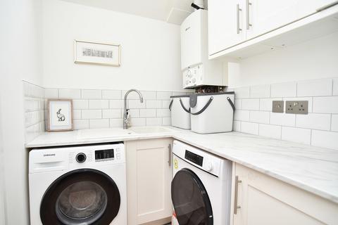 31 Hookstone Road, Harrogate, HG2 8BT