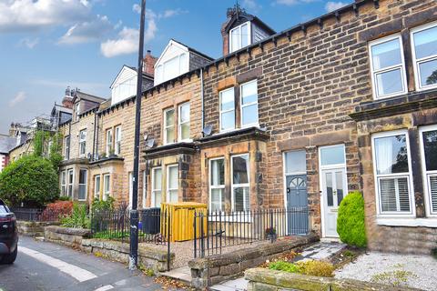 31 Hookstone Road, Harrogate, HG2 8BT