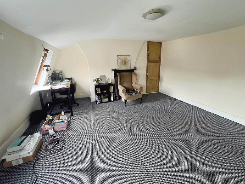 9b1287b5-EGERTON-03 T202510141657.jpg