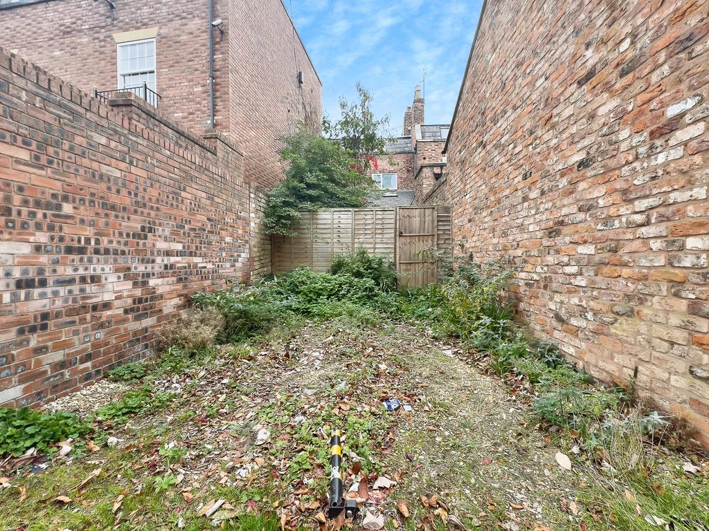94971c78-EGERTON-01 T202510141657.jpg