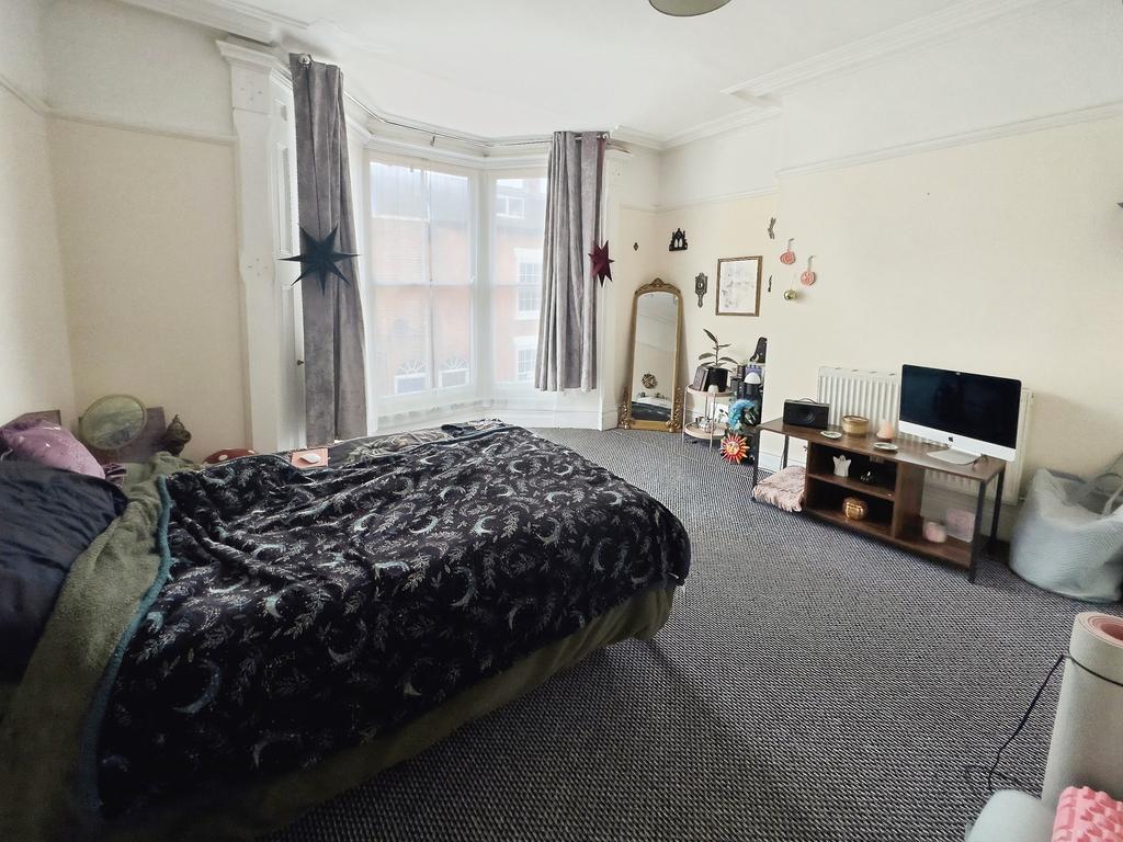2c867742-EGERTON-06 T202510141657.jpg