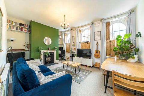2 bedroom flat for sale, Surrey Square, London SE17