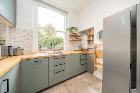 2 bedroom flat for sale, Surrey Square, London SE17