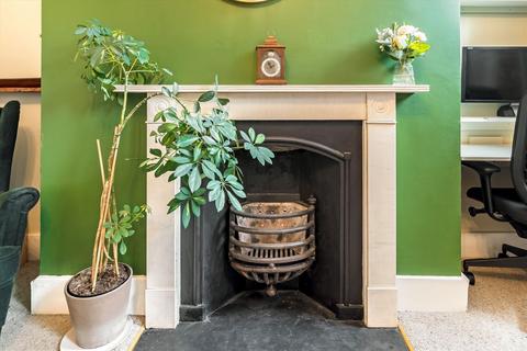 2 bedroom flat for sale, Surrey Square, London SE17