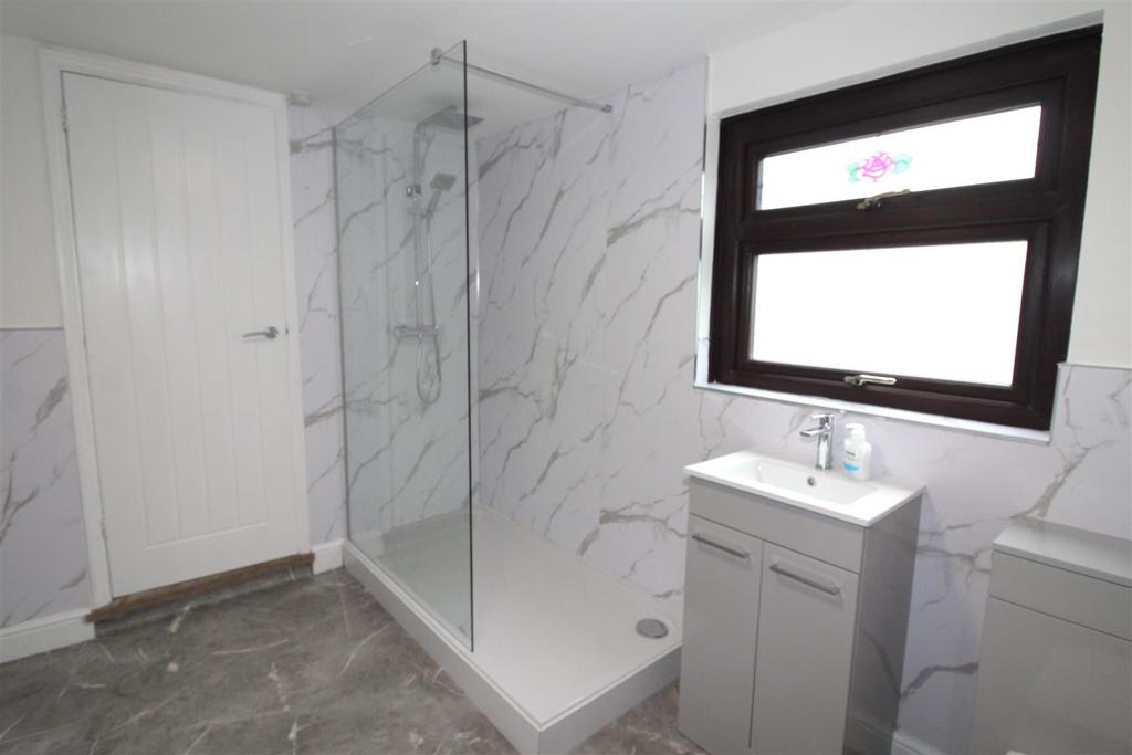 Bathroom/WC with Separate Shower