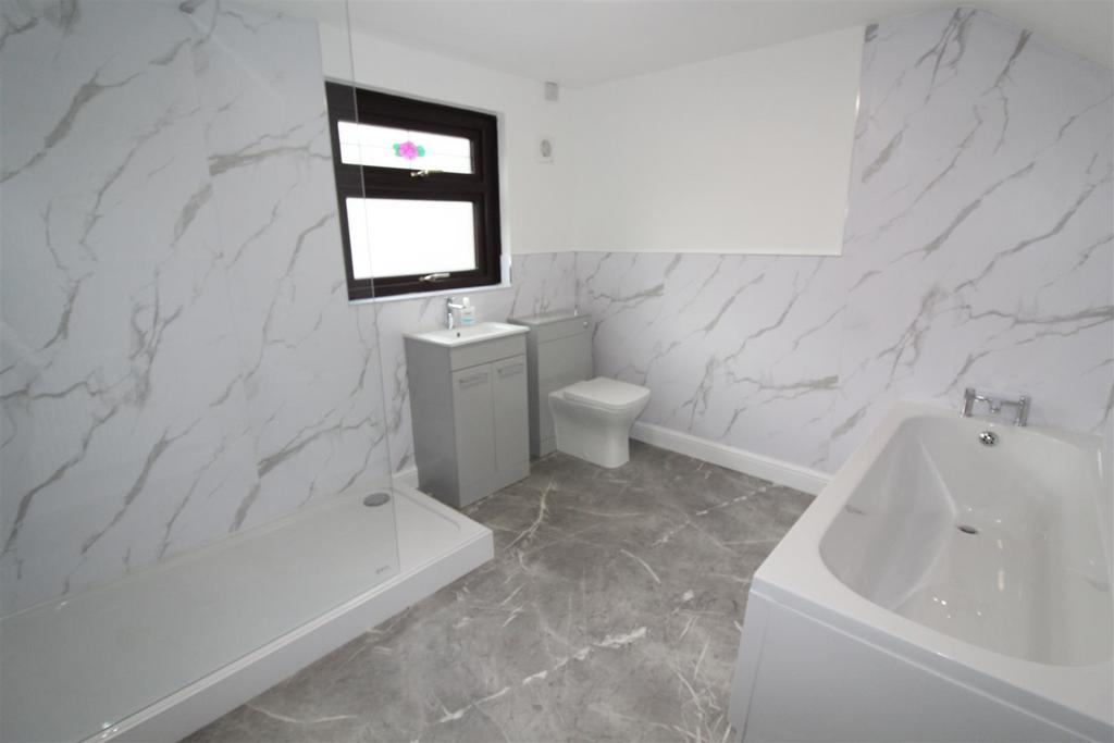 Bathroom/WC with Separate Shower