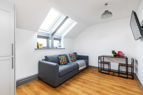 3 bedroom flat to rent, Headingley Mount, Leeds LS6