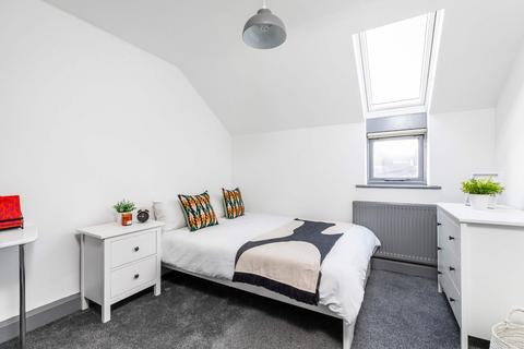 3 bedroom flat to rent, Headingley Mount, Leeds LS6