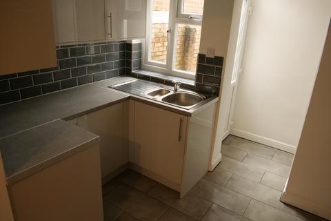 2 bedroom end of terrace house for sale, 5 Kirkstead Avenue