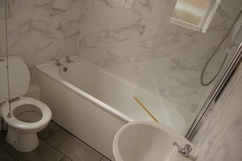 2 bedroom end of terrace house for sale, 5 Kirkstead Avenue